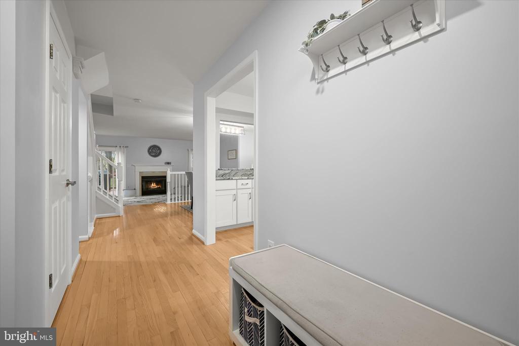 6223 STRATFORD COURT