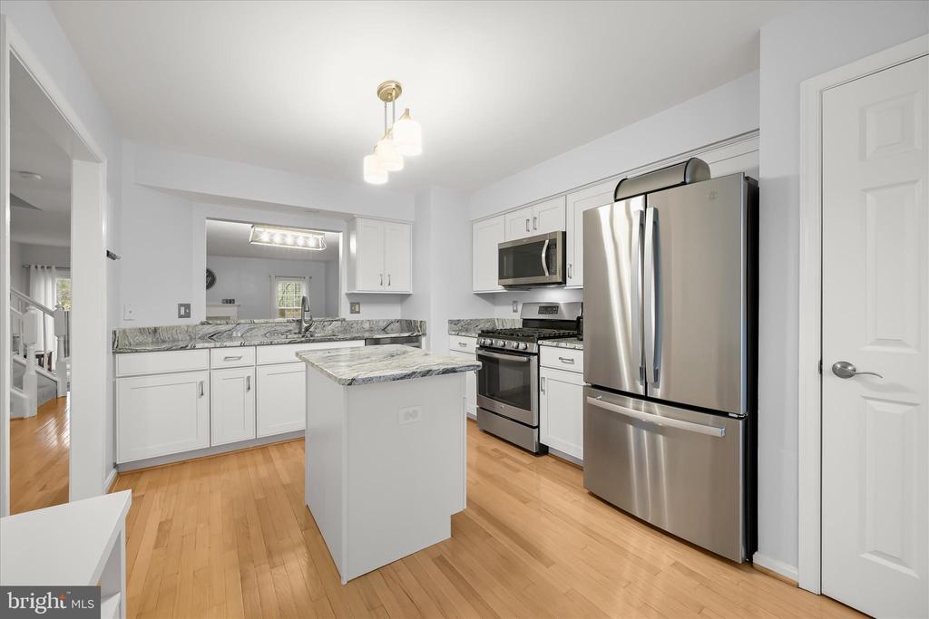 6223 STRATFORD COURT