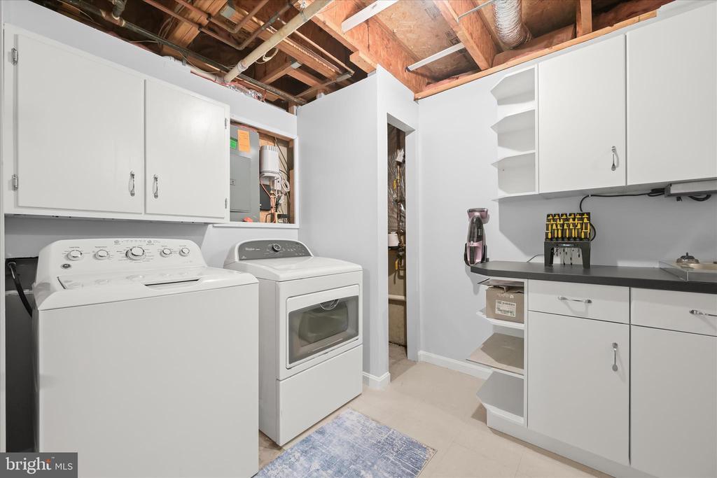 6223 STRATFORD COURT