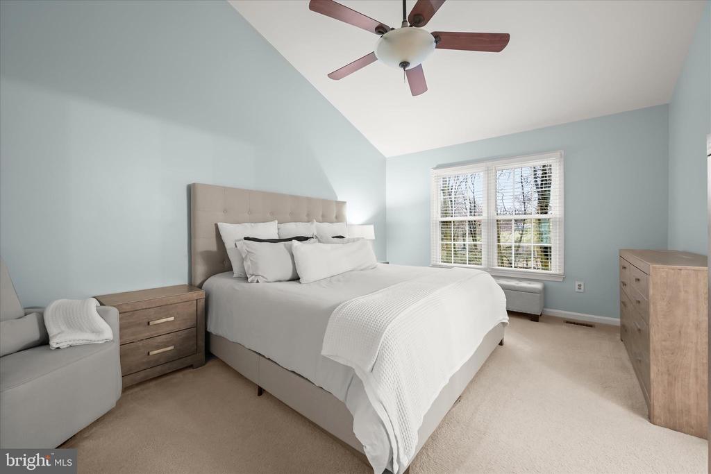 6223 STRATFORD COURT