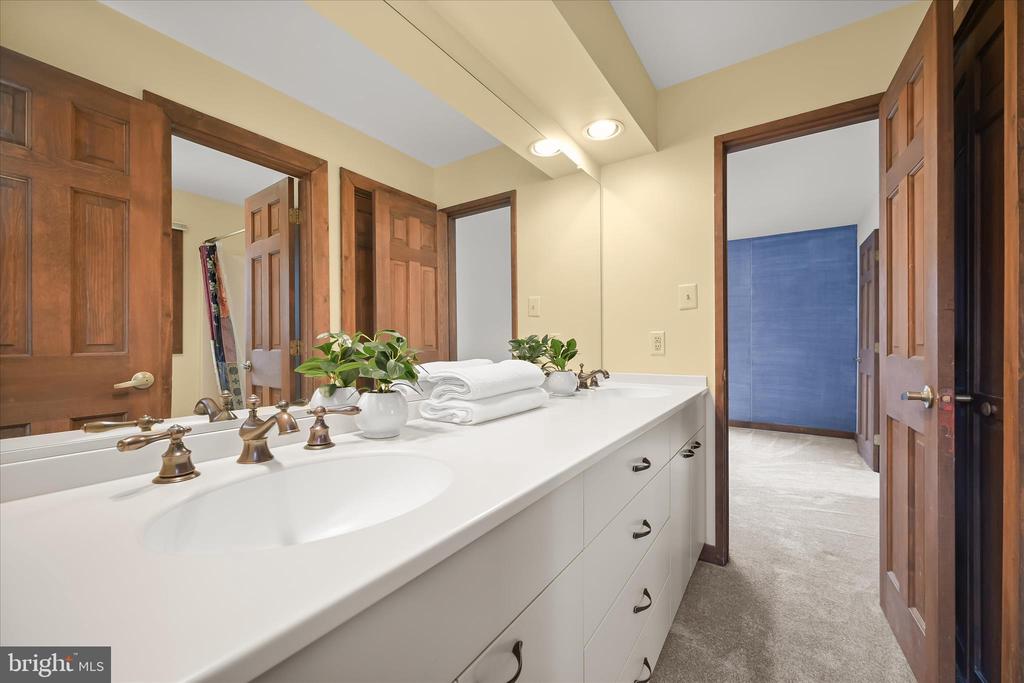 13304 RIDGEWOOD DRIVE