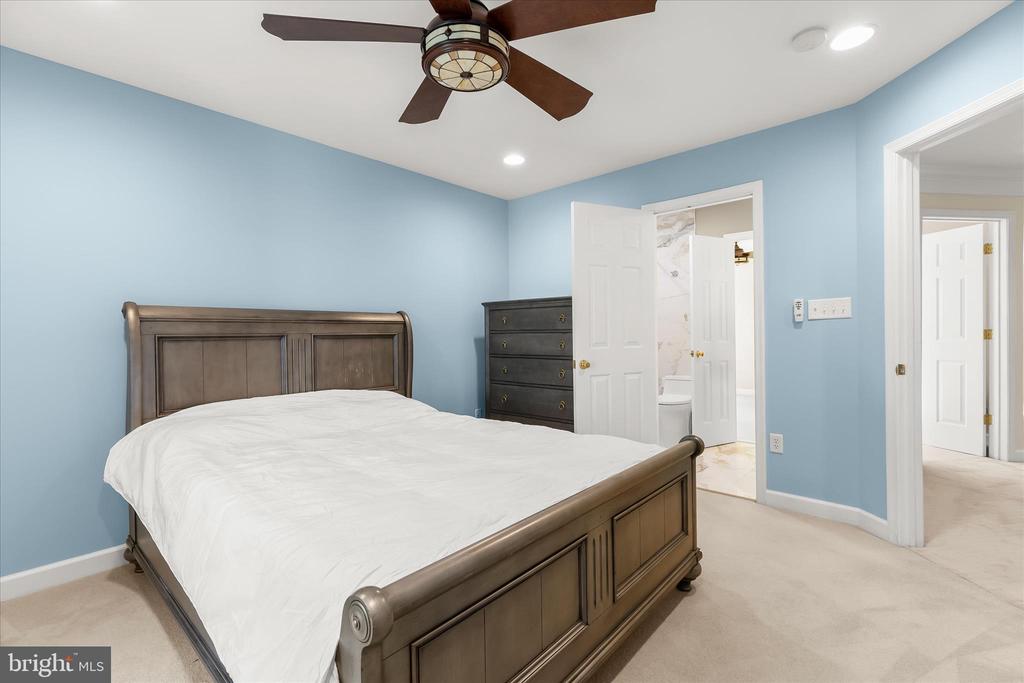 7184 COLLINGWOOD COURT