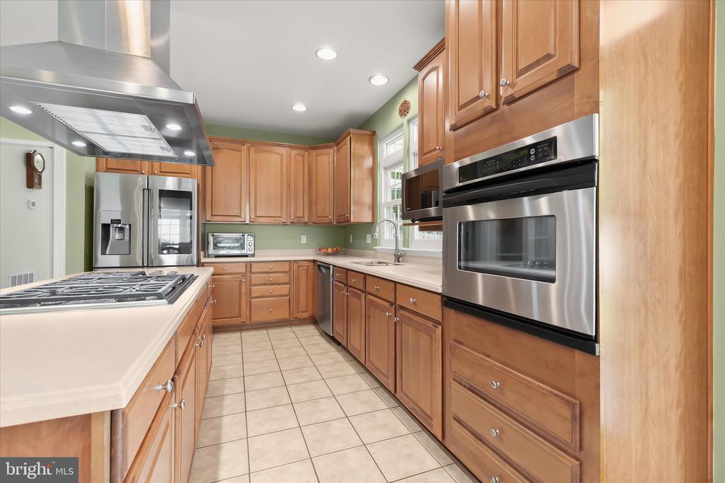 7184 COLLINGWOOD COURT