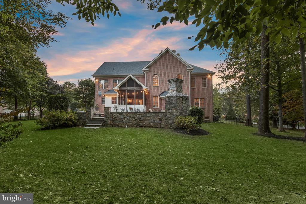 7016 MEANDERING STREAM WAY