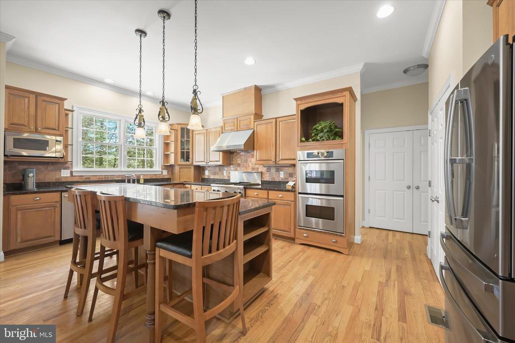 7016 MEANDERING STREAM WAY