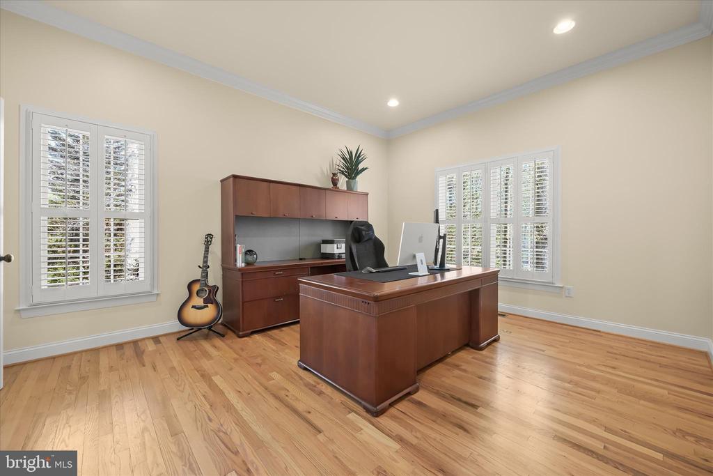 7016 MEANDERING STREAM WAY