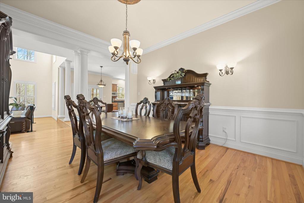 7016 MEANDERING STREAM WAY