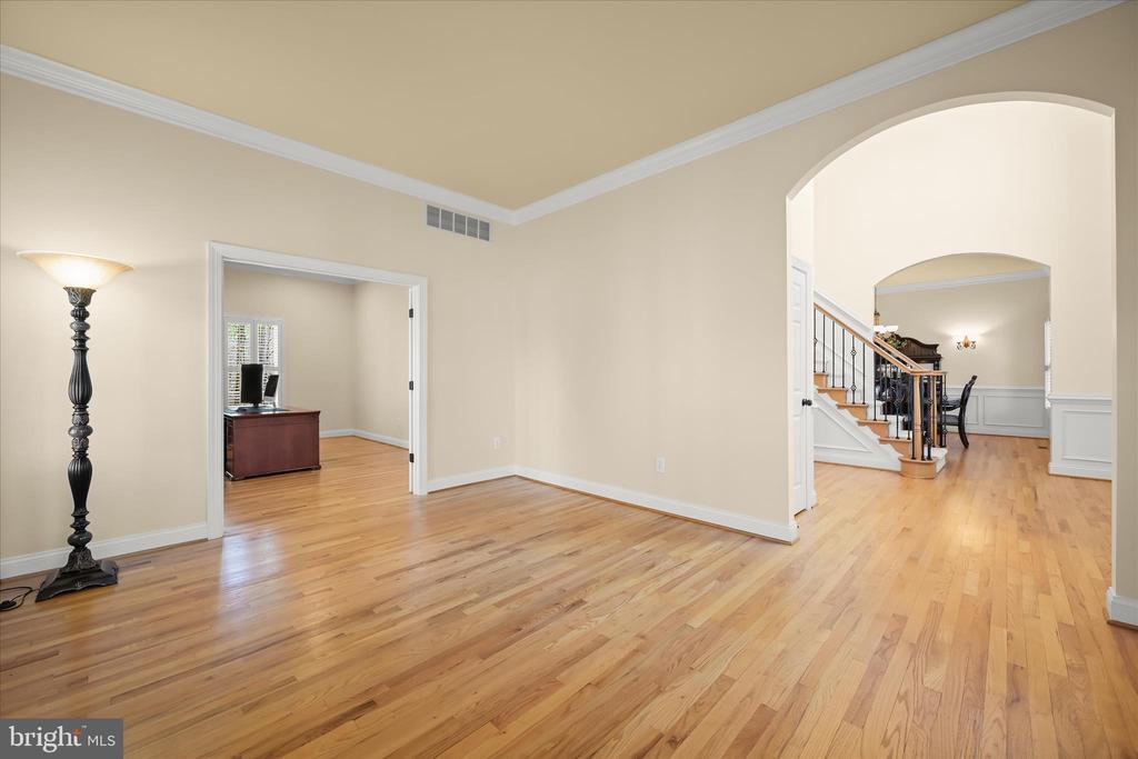 7016 MEANDERING STREAM WAY