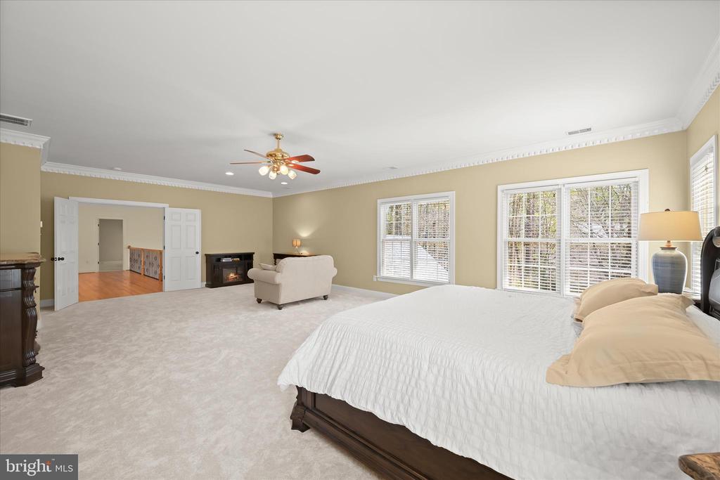 7016 MEANDERING STREAM WAY