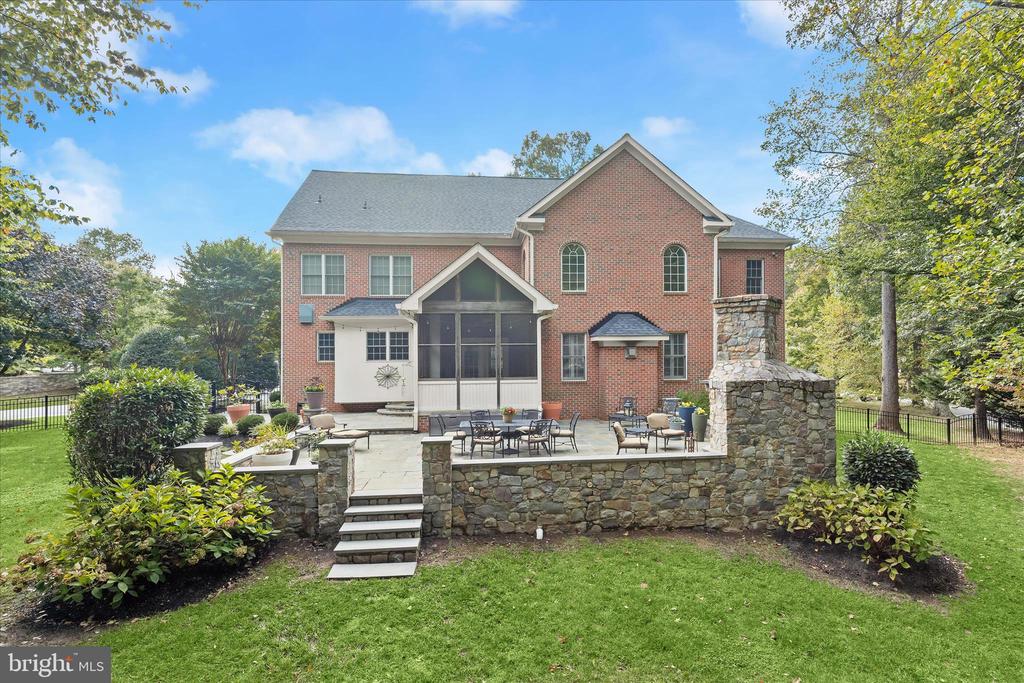 7016 MEANDERING STREAM WAY