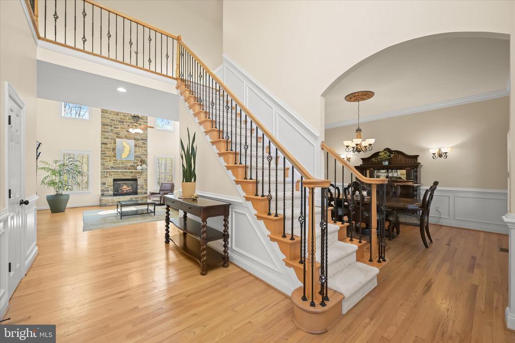 7016 MEANDERING STREAM WAY