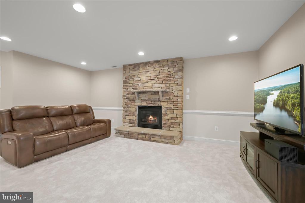 7016 MEANDERING STREAM WAY