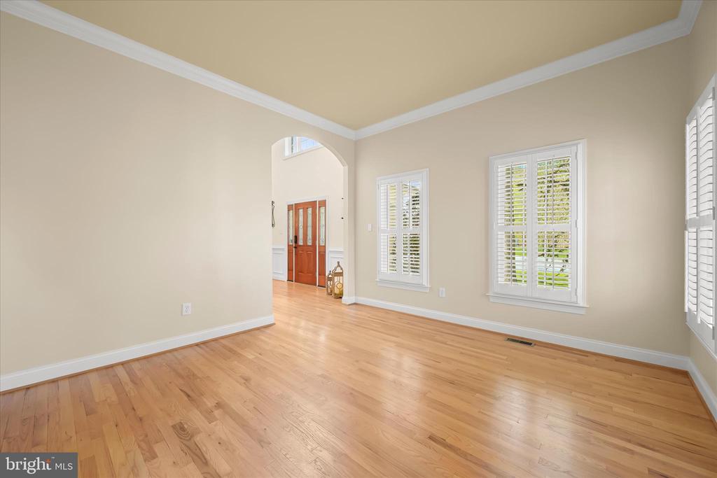 7016 MEANDERING STREAM WAY