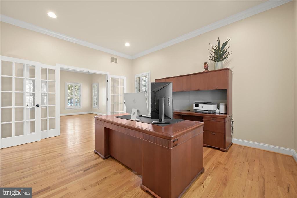 7016 MEANDERING STREAM WAY