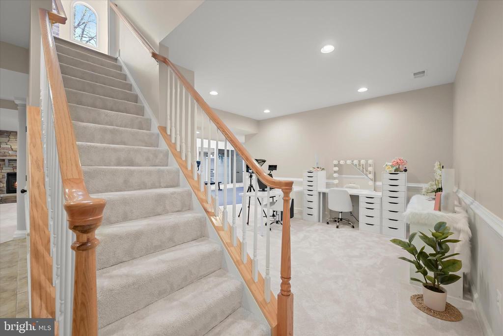 7016 MEANDERING STREAM WAY