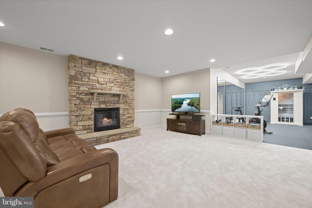 7016 MEANDERING STREAM WAY