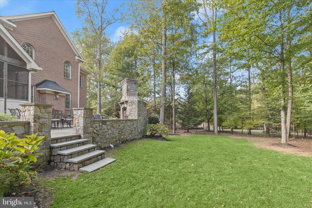 7016 MEANDERING STREAM WAY