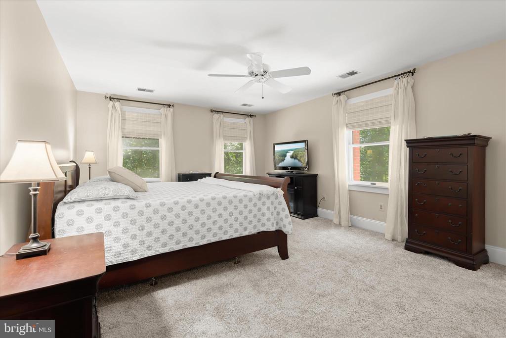 2846 SHADOW ROLL COURT