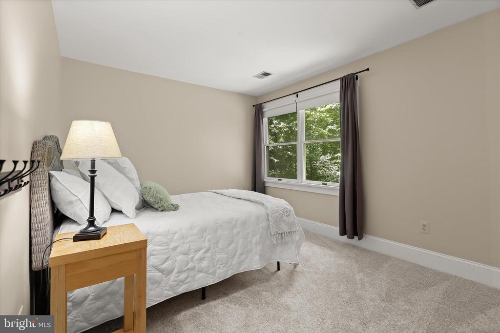 2846 SHADOW ROLL COURT