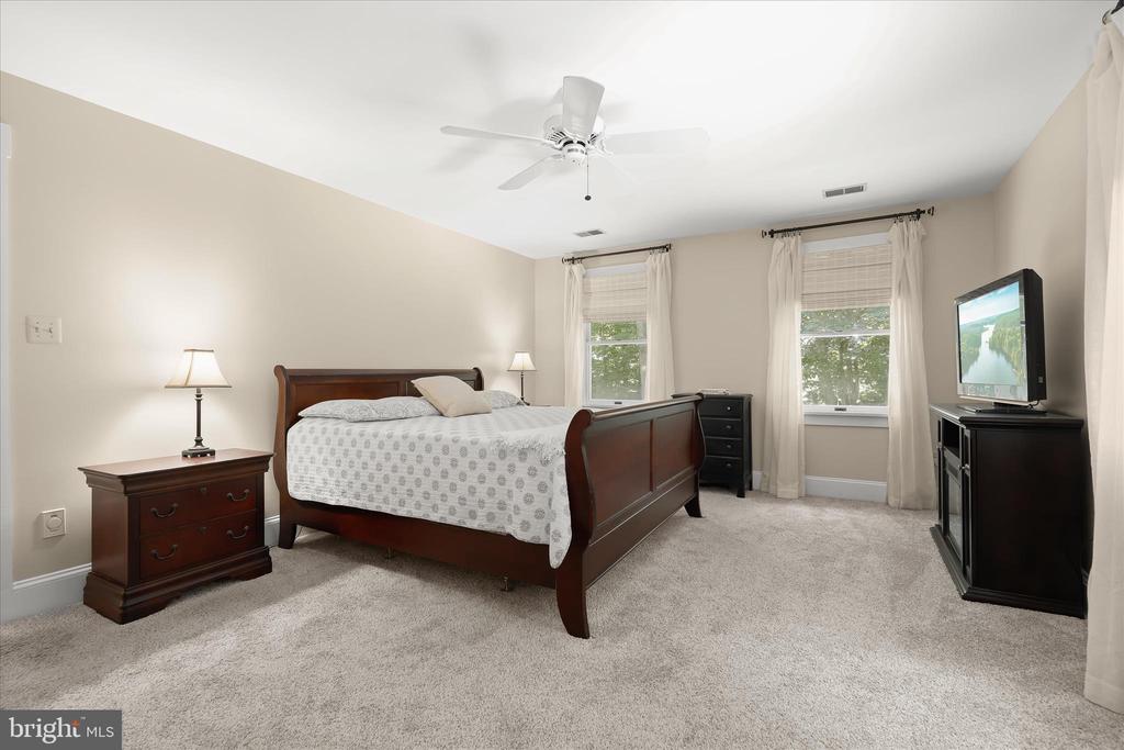 2846 SHADOW ROLL COURT