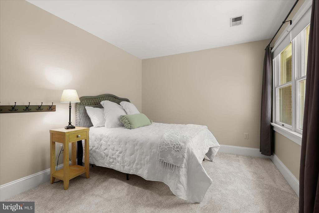 2846 SHADOW ROLL COURT