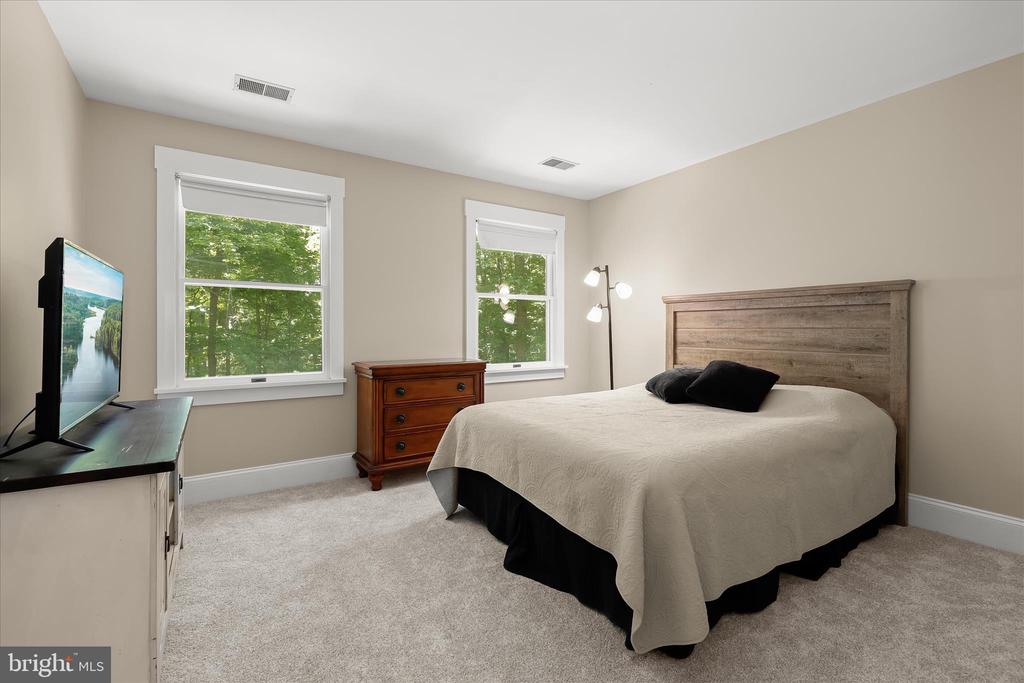 2846 SHADOW ROLL COURT