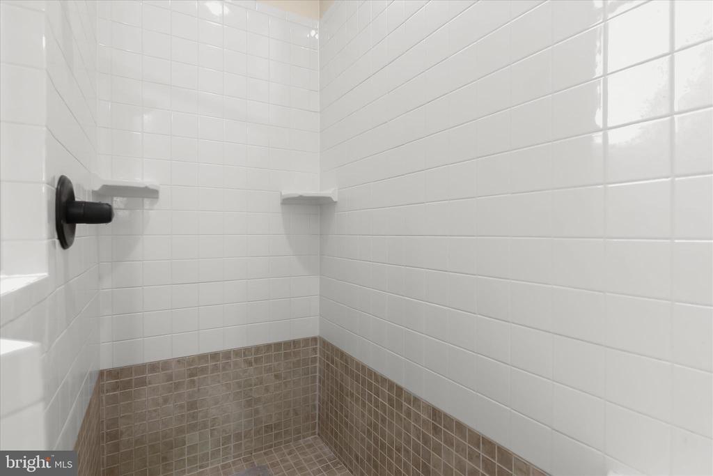 2846 SHADOW ROLL COURT