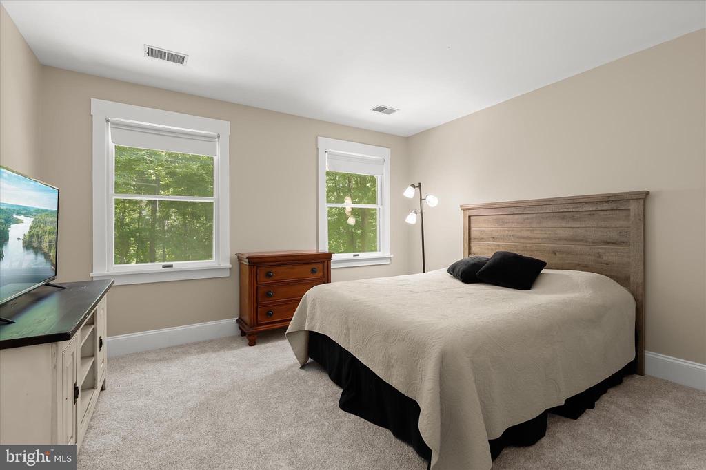 2846 SHADOW ROLL COURT
