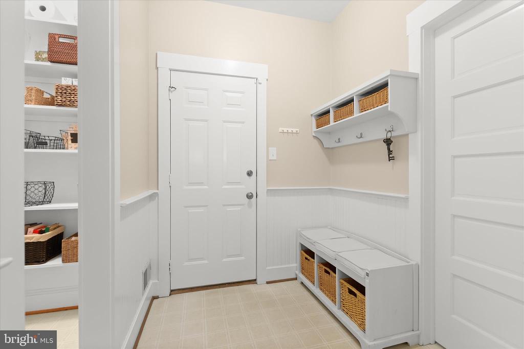 2846 SHADOW ROLL COURT