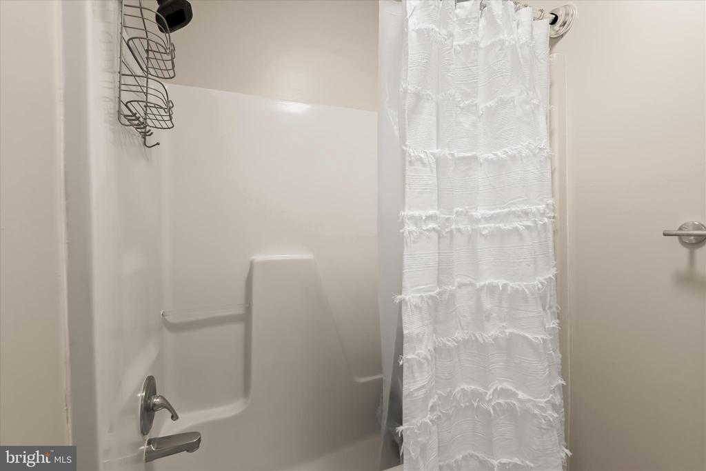 2846 SHADOW ROLL COURT