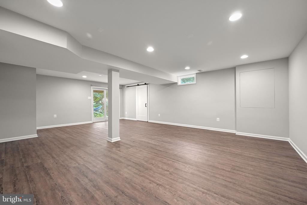 8209 MOSSY STONE COURT