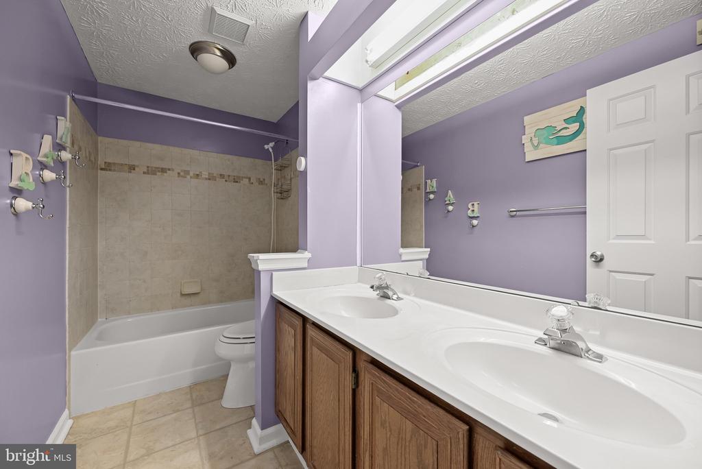 8209 MOSSY STONE COURT