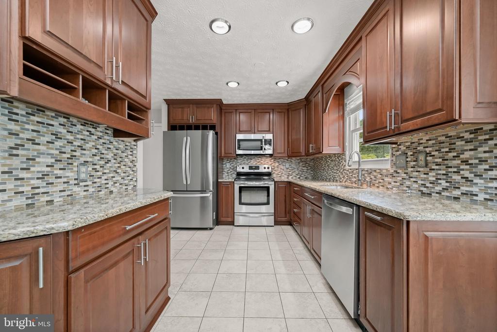 8209 MOSSY STONE COURT