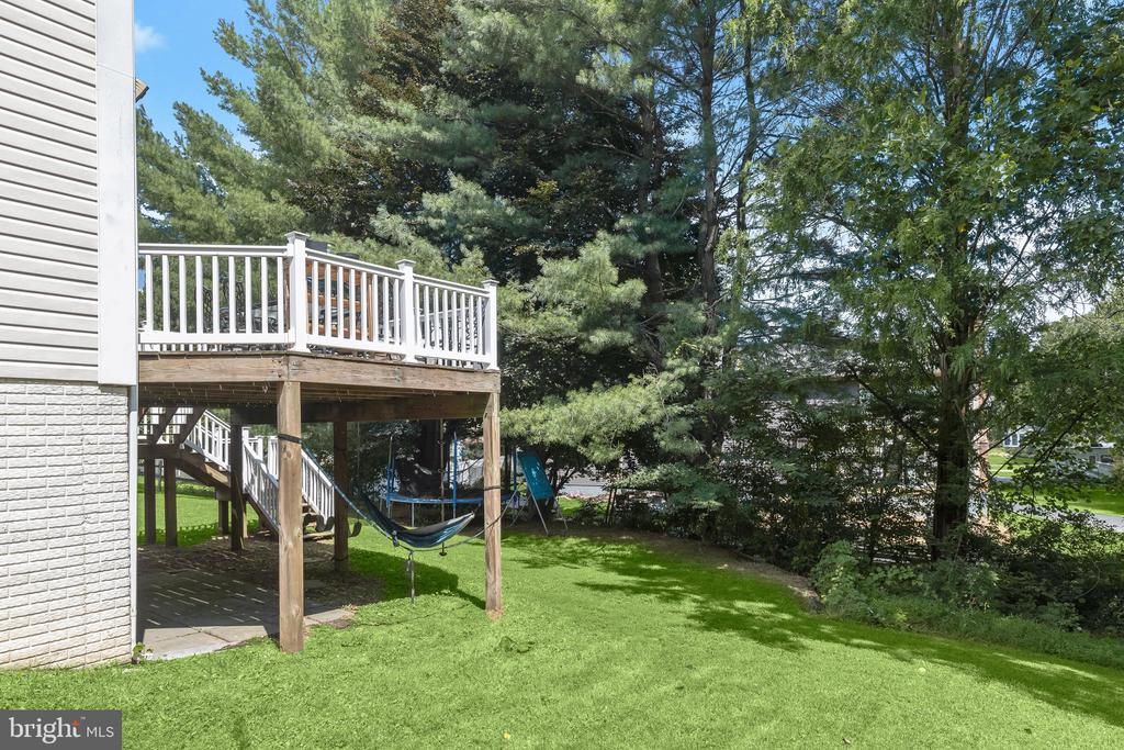 8209 MOSSY STONE COURT