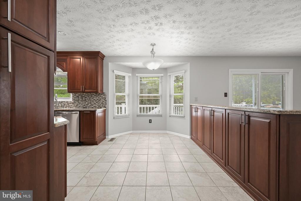 8209 MOSSY STONE COURT