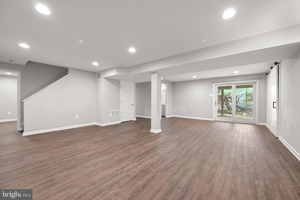8209 MOSSY STONE COURT