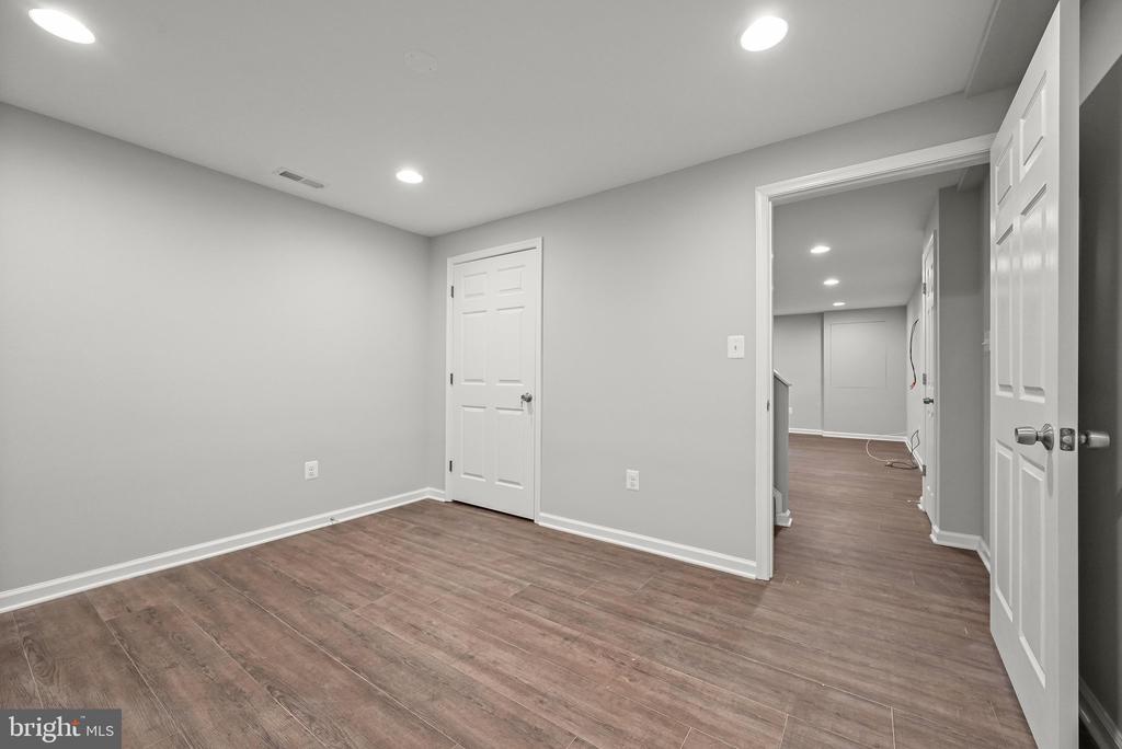 8209 MOSSY STONE COURT