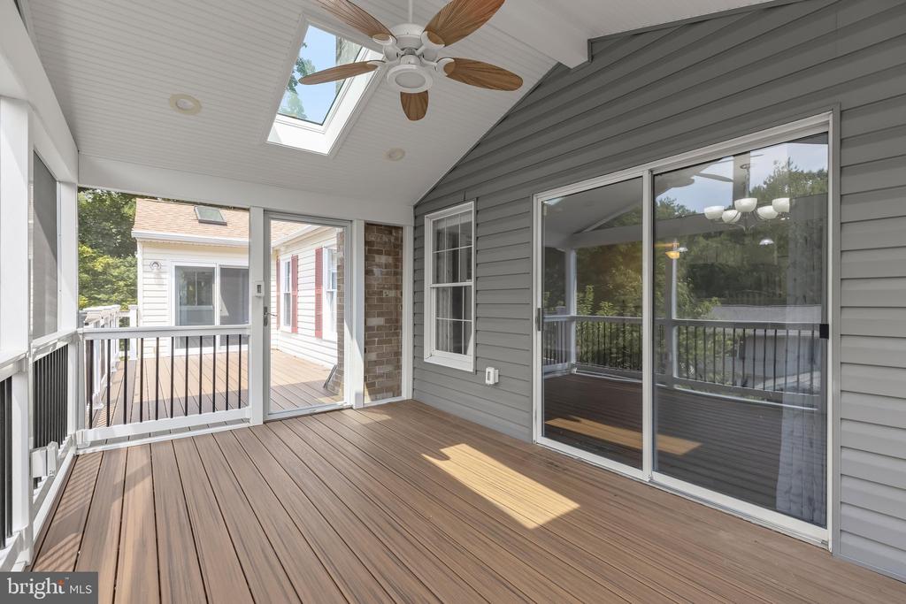 5285 CORNCOCKLE COURT