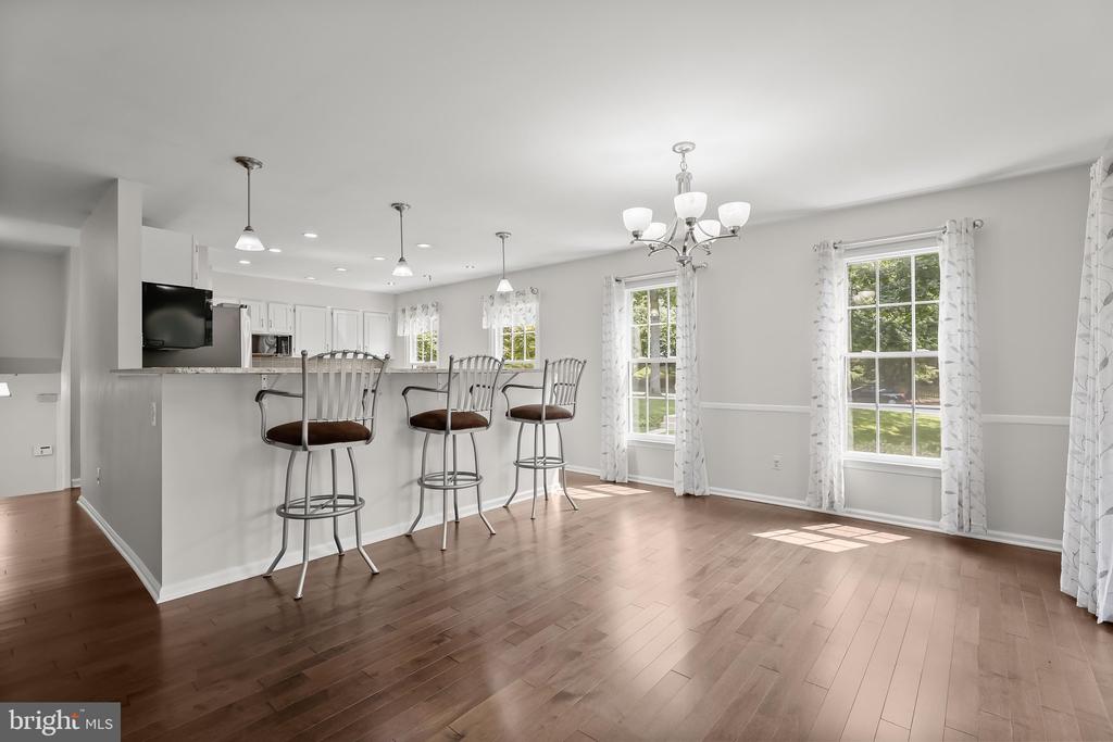 5285 CORNCOCKLE COURT