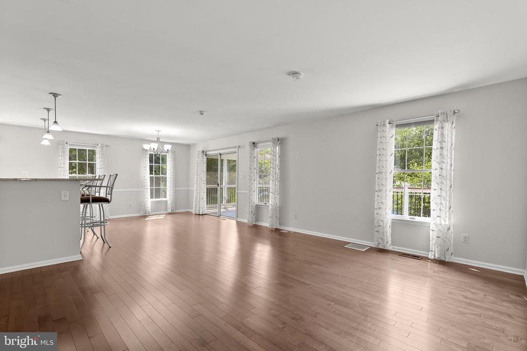 5285 CORNCOCKLE COURT