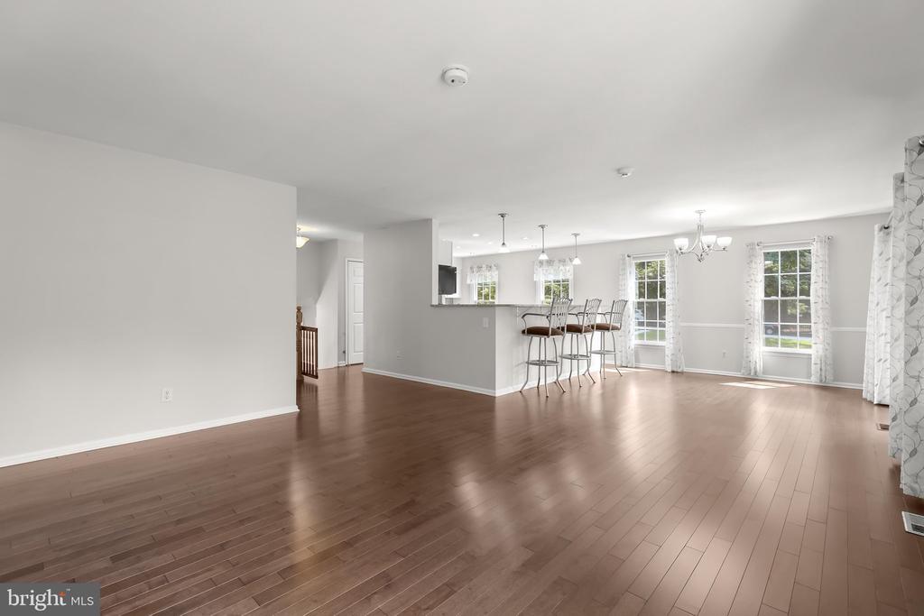 5285 CORNCOCKLE COURT