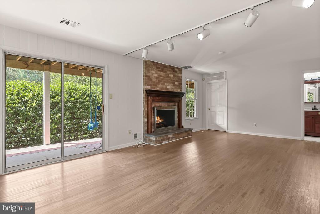 5285 CORNCOCKLE COURT