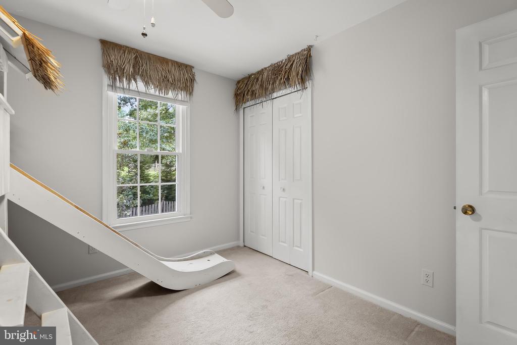 5285 CORNCOCKLE COURT