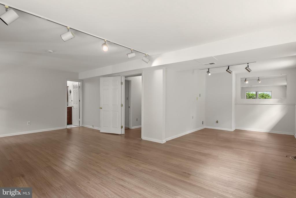 5285 CORNCOCKLE COURT