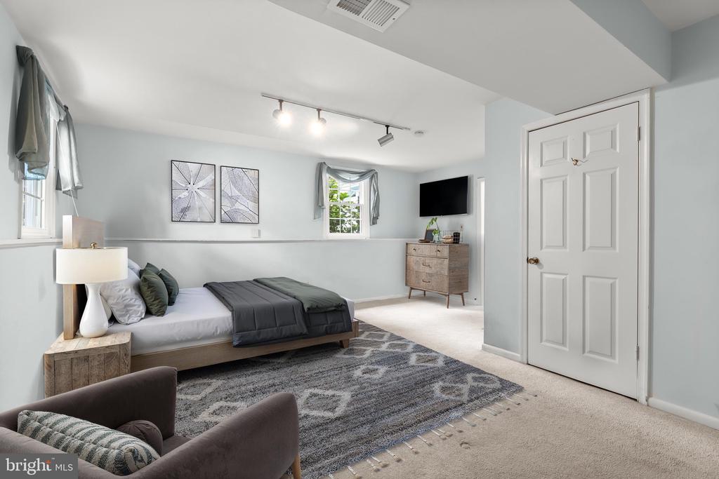5285 CORNCOCKLE COURT