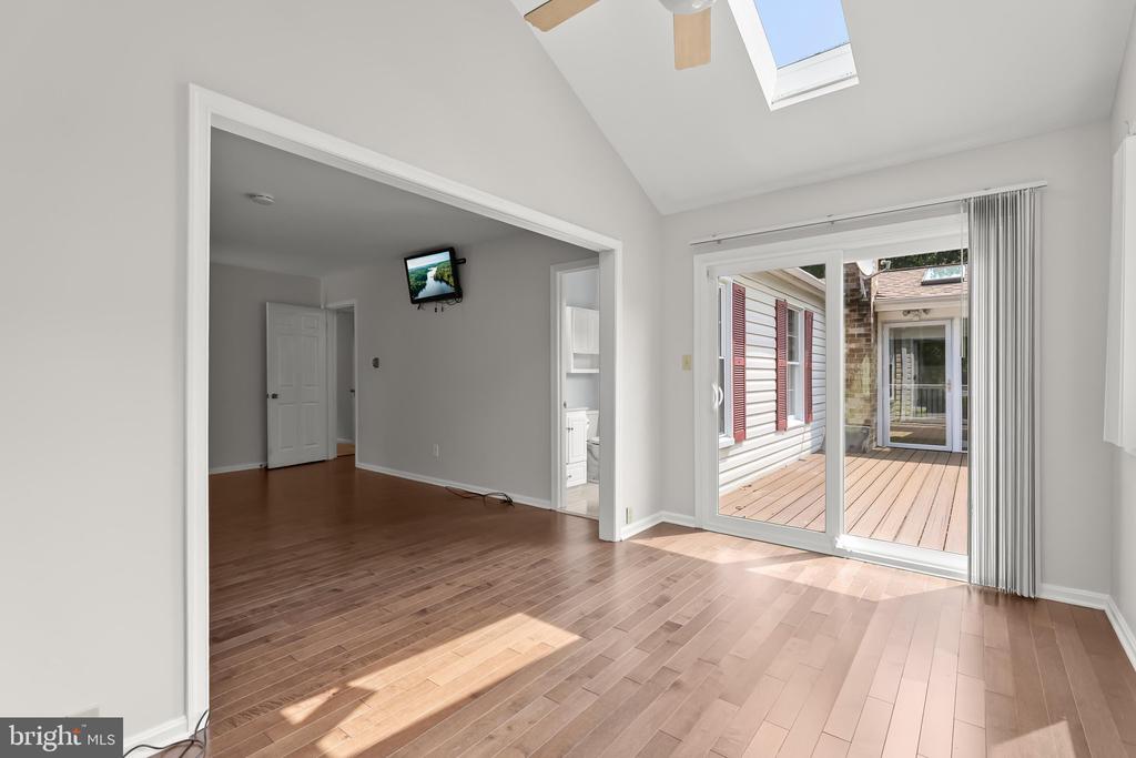 5285 CORNCOCKLE COURT