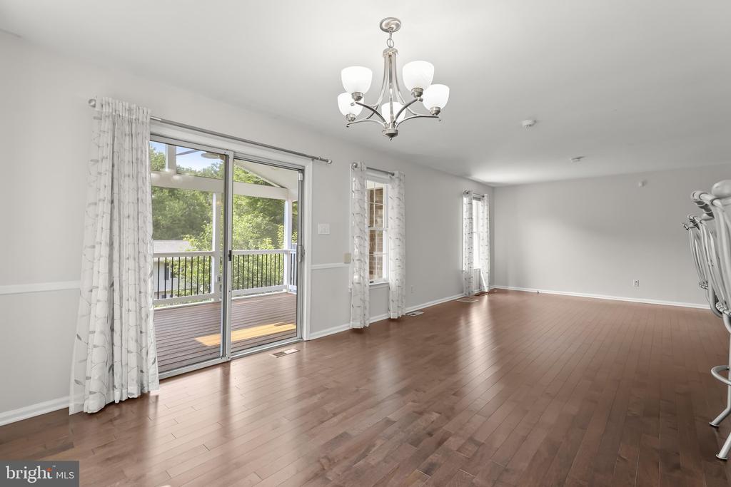 5285 CORNCOCKLE COURT