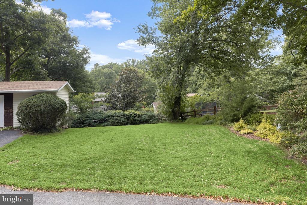5285 CORNCOCKLE COURT