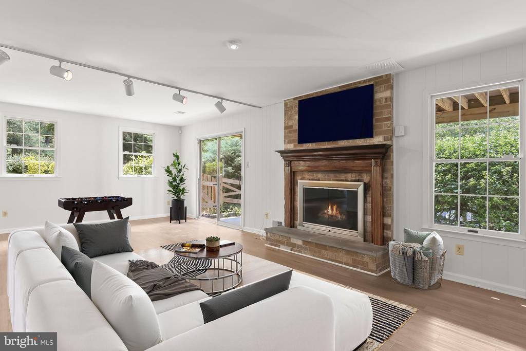 5285 CORNCOCKLE COURT