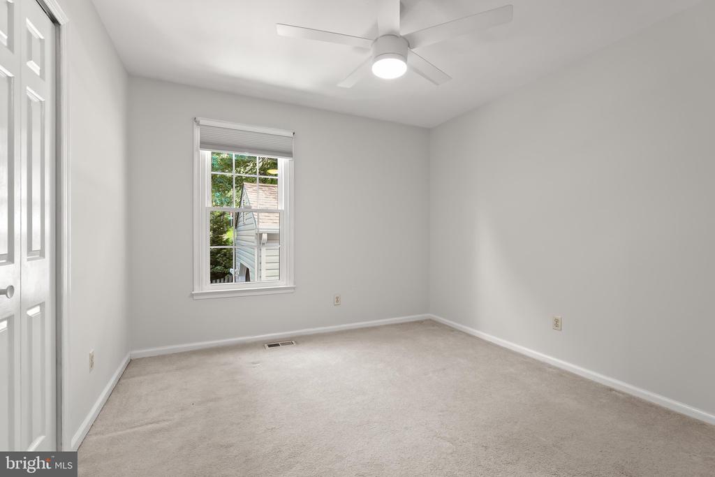5285 CORNCOCKLE COURT